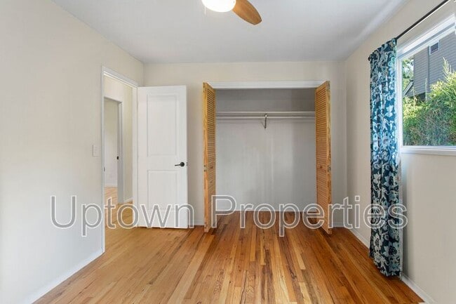 Building Photo - 16620 SW Oak St