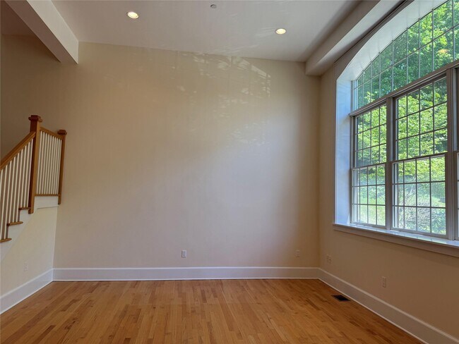Building Photo - 6 Bennett Common Way