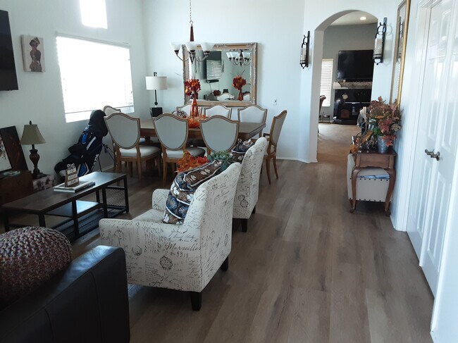 Building Photo - 496 Christina Ct