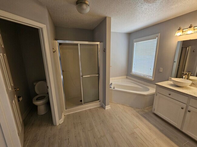 Building Photo - 219 Plantation Pointe Dr