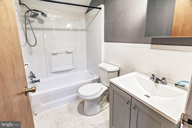 Building Photo - 3312 W 13th St