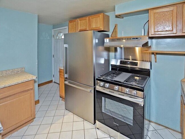 Building Photo - 709 Norwich Ave