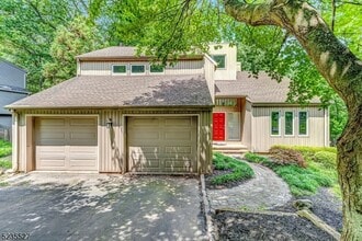 Building Photo - 33 Highmount Ave