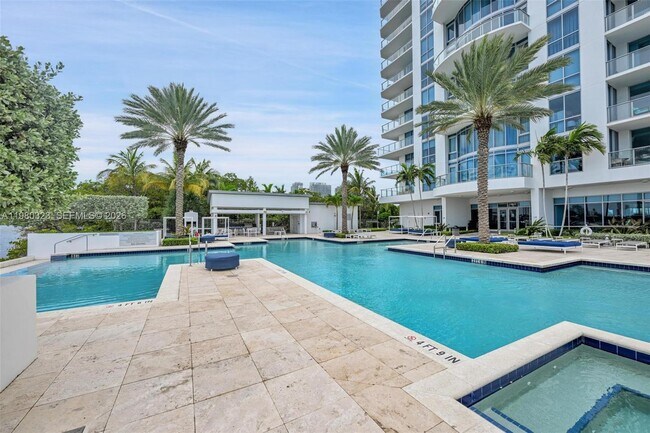 Building Photo - 17111 Biscayne Blvd