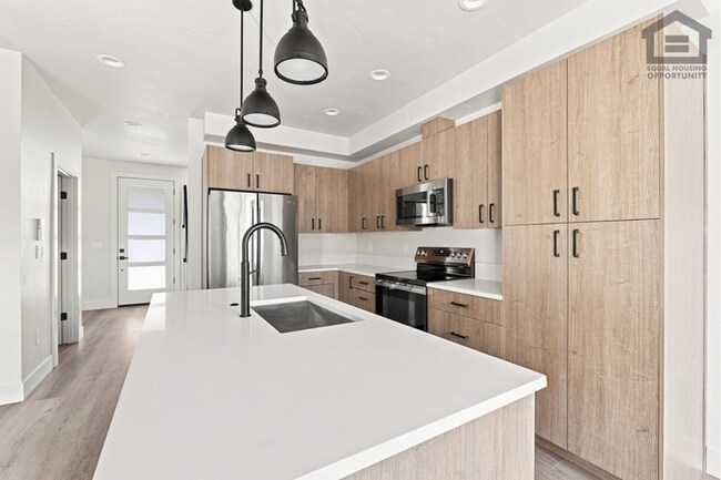 Building Photo - 2Bed/2.5Bath 2-Story Luxury Condo in Redmond, OR! -- BRAND NEW! NEVER LIVED IN!