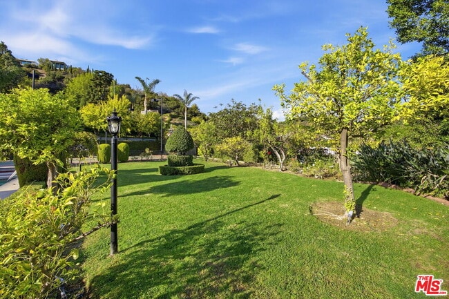 Building Photo - 2846 Royston Pl