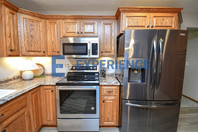 Building Photo - 3305 E 33rd St