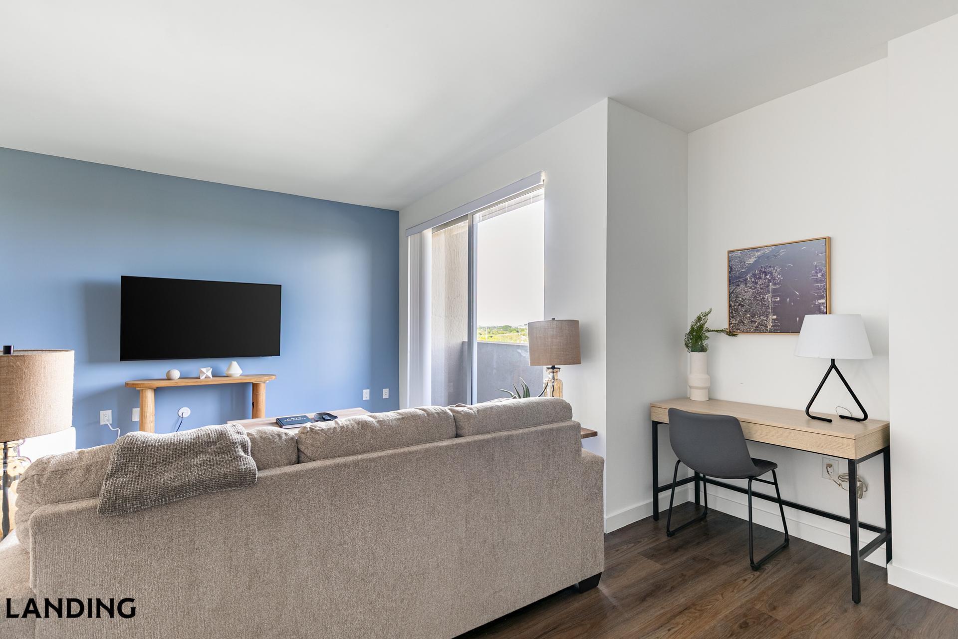 Building Photo - 200 NE 1st Ave