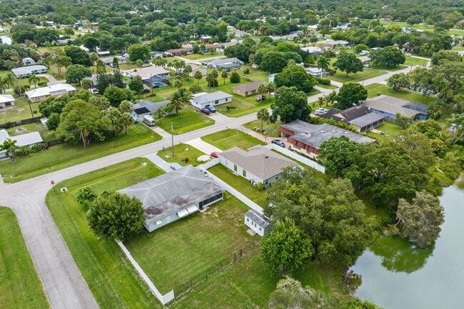 Building Photo - 7907 Sebastian Rd