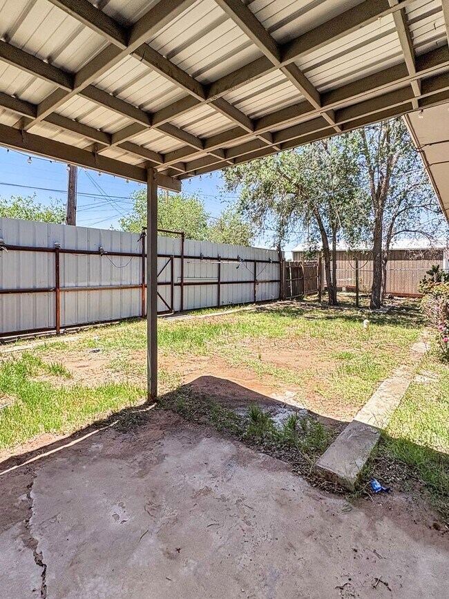 Building Photo - 1207 E Scharbauer St