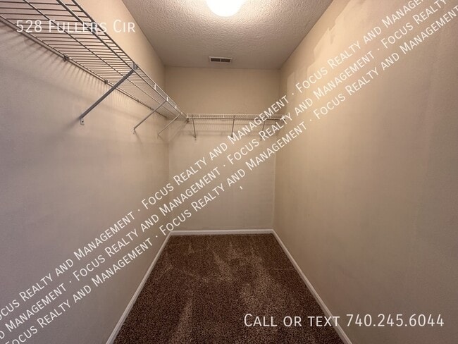 Building Photo - 528 Fuller's Cir