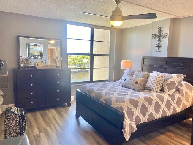 Building Photo - 18 Royal Palm Way