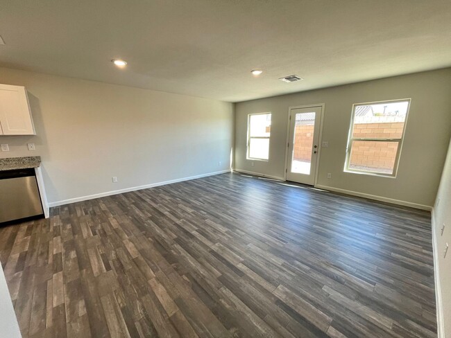 Building Photo - Beautiful 2022 New Construction 3 Bedroom ...