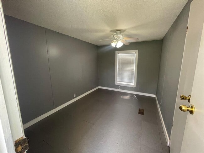 Building Photo - 747 Rd 5210