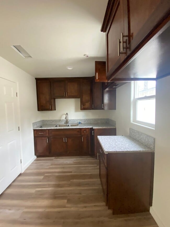 Building Photo - Newley constructed 1 BD 1 BA home in East Bakersfield