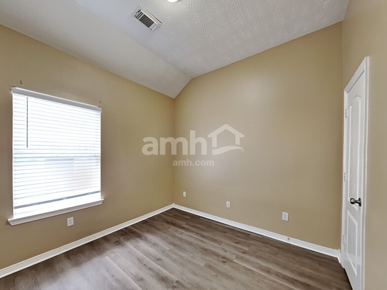 Building Photo - 2315 Perkins Crossing Dr