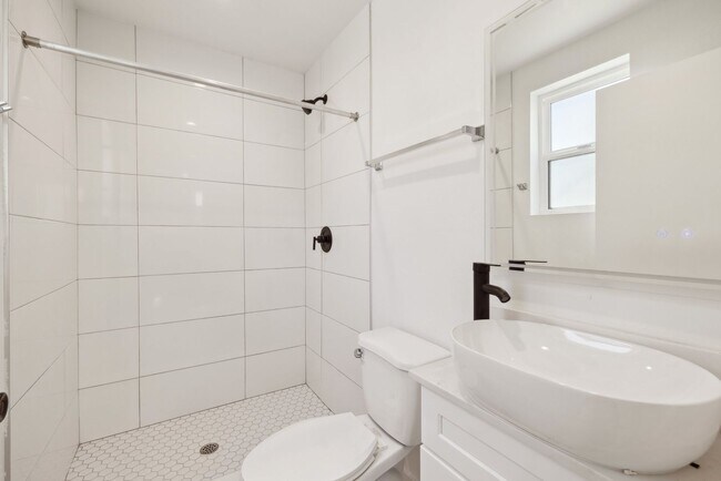 Building Photo - 3437 S Catalina St