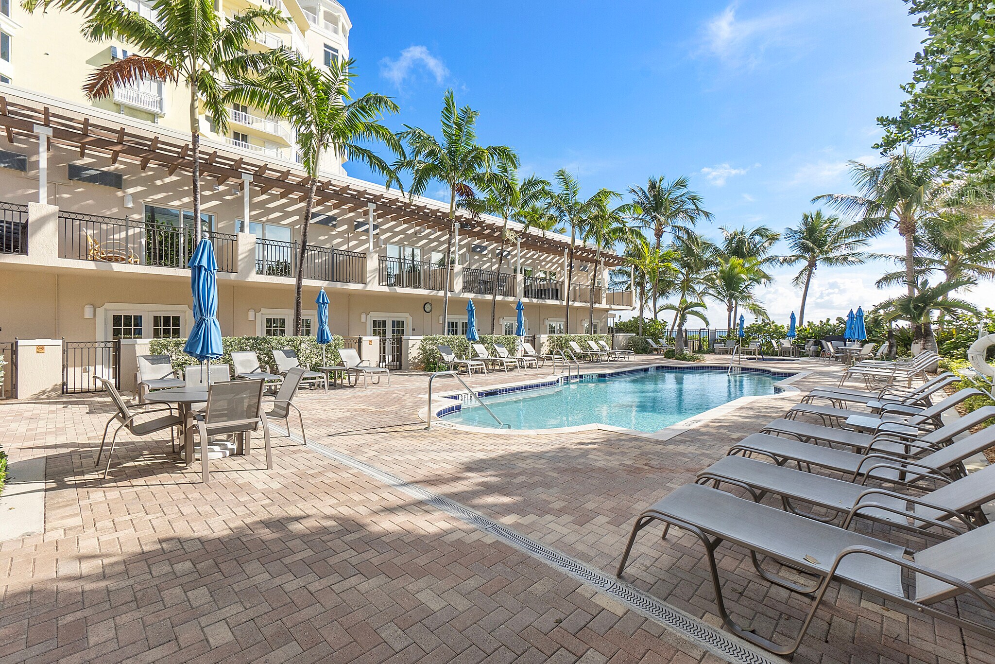 private pool - 2001 N Ocean Blvd