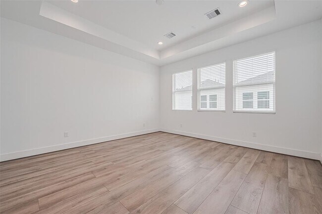 Building Photo - 3510 Hadley St