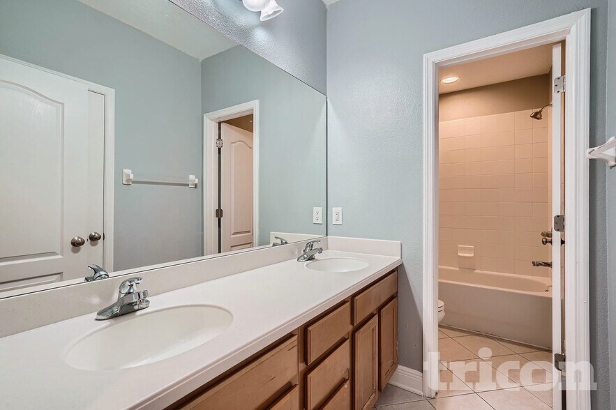 Building Photo - 7982 Camden Woods Dr