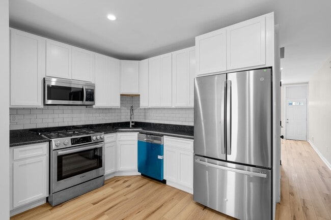 Building Photo - 2524 E Fayette St