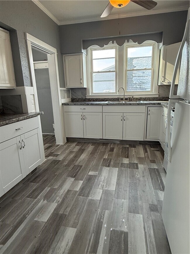 Building Photo - 247 Princeton Ave