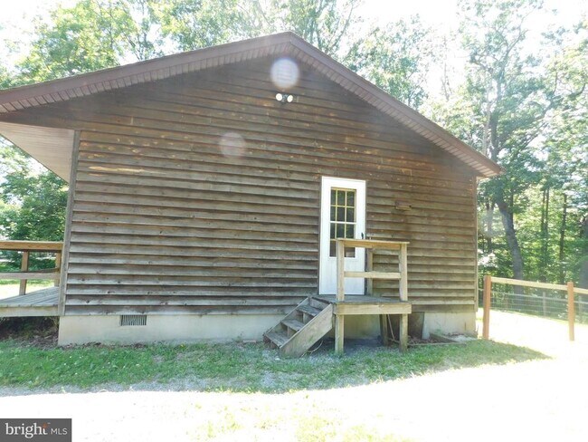 Building Photo - 100 Pinto Trail