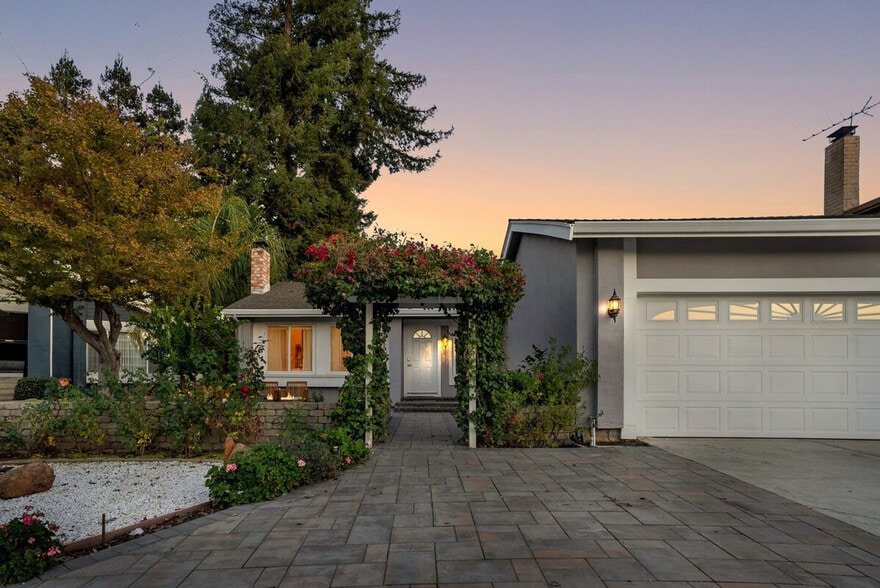 Building Photo - 5805 Silver Creek Valley Pl