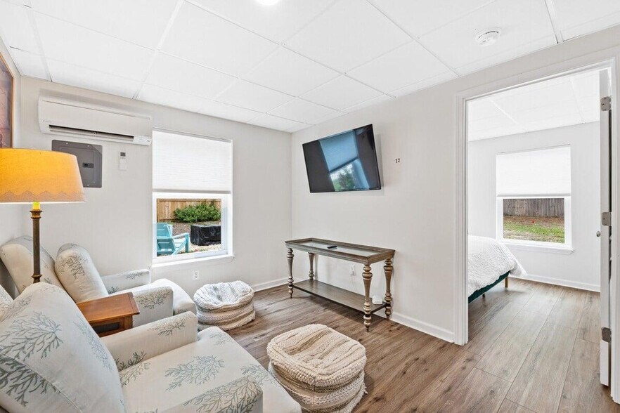 Building Photo - 22103 Lakeview Dr