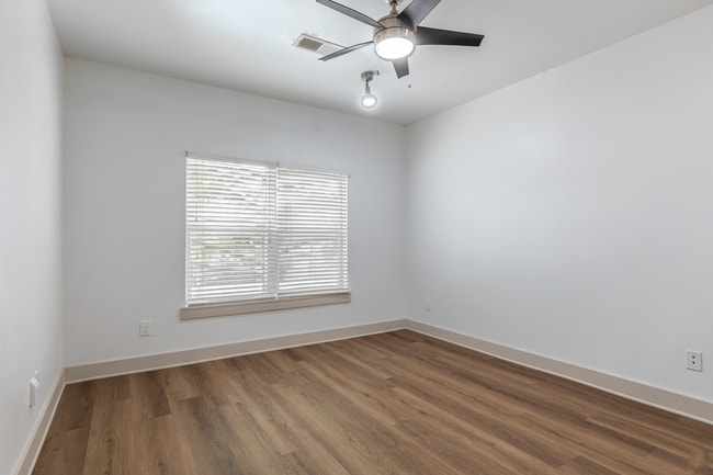 Building Photo - 5225 Maple