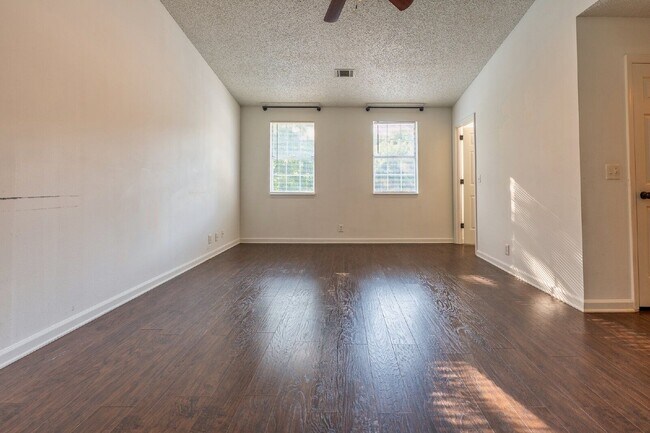 Building Photo - 348 N Birchwood Dr