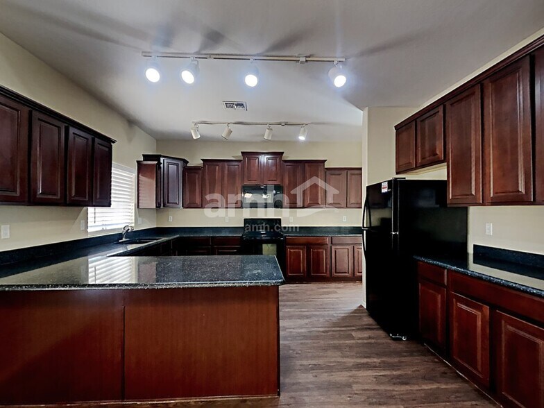 Building Photo - 1517 S 115th Dr