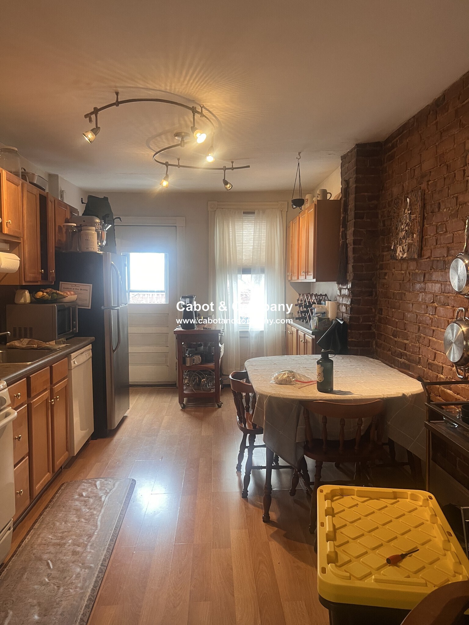 Building Photo - 18 Mead St