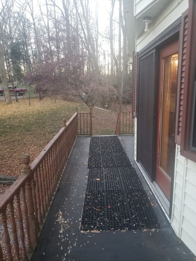 Building Photo - Rustic 1 Bedroom Single Family Home in Elizabethtown!