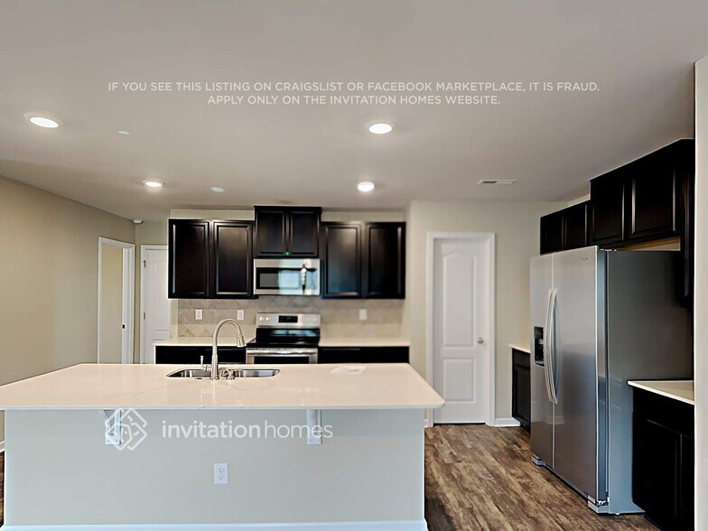 Building Photo - 115 Silver Oak Cir