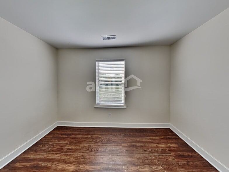 Building Photo - 3035 Esquire Dr
