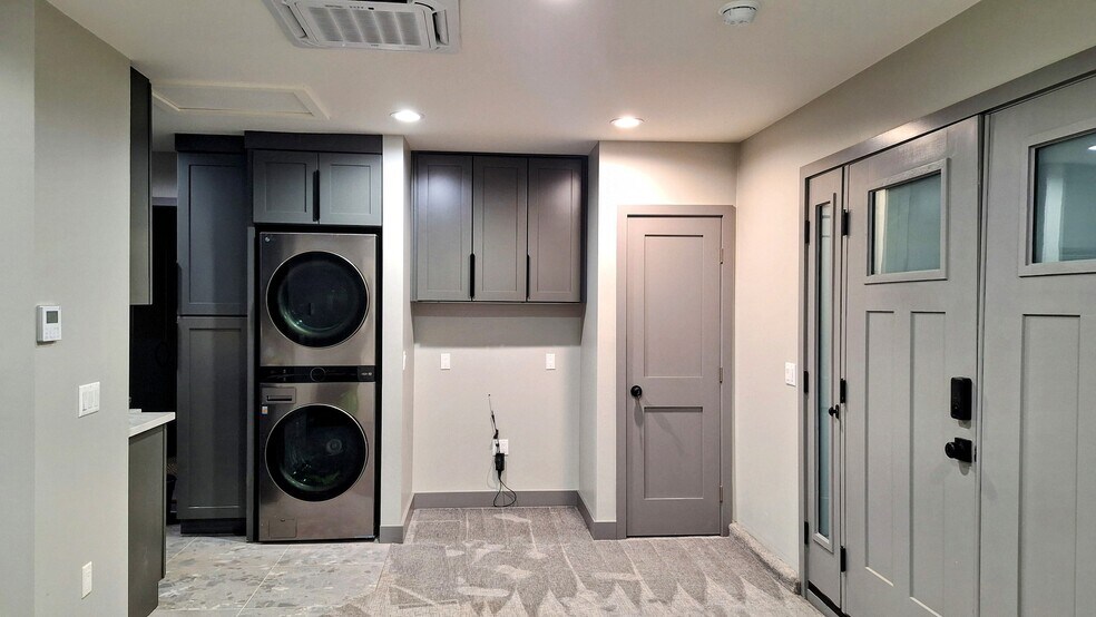 Building Photo - 6216 Paseo Canyon Dr