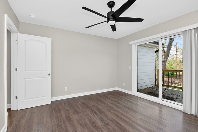 Building Photo - 4044 Dinglewood Ave