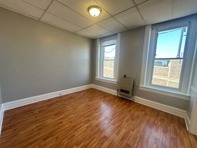 Building Photo - 324 Old 9th St