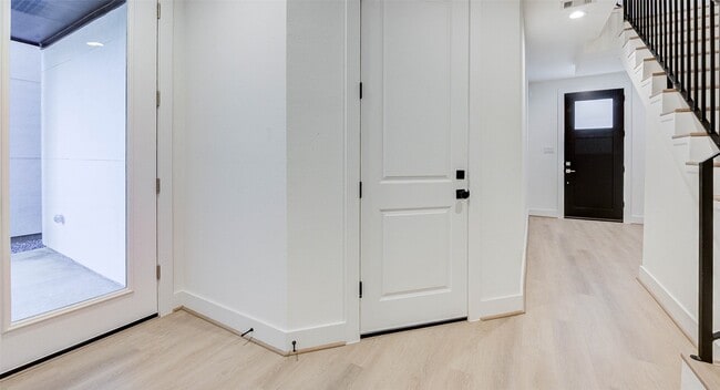 Building Photo - 1823 Prospect St