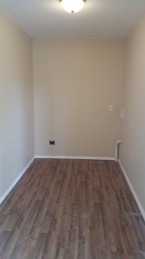 Building Photo - Great 3 bedroom 2 bath rancher at an amazi...