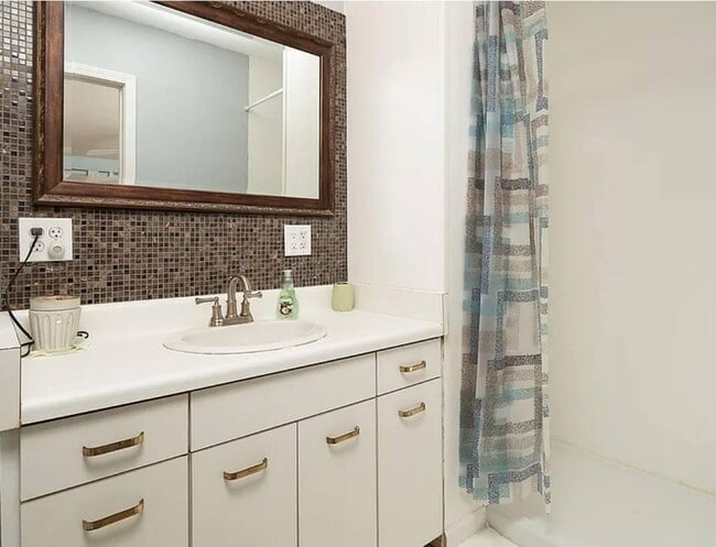 Building Photo - 128 Farlow Dr