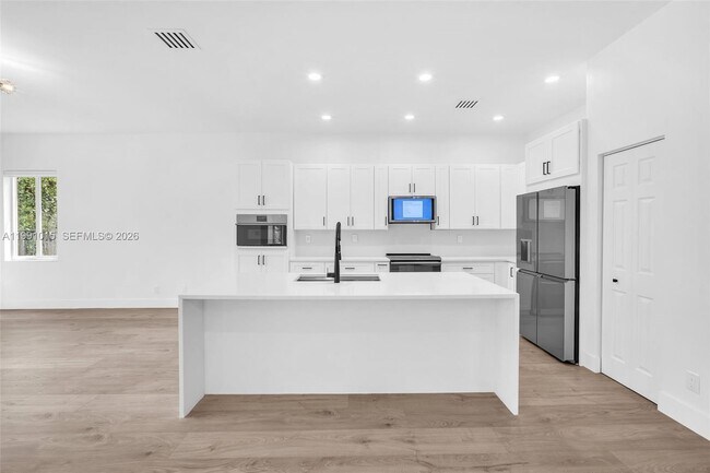 Building Photo - 19381 Stonebrook St