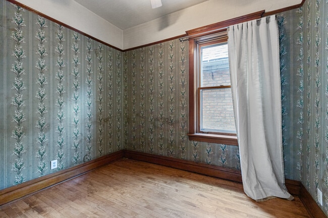 Building Photo - 928 W 32nd St