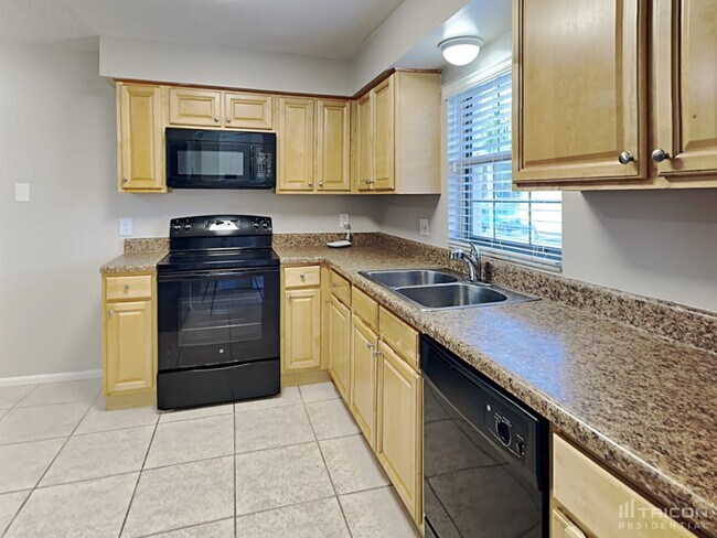 Building Photo - 1525 Guinevere Dr