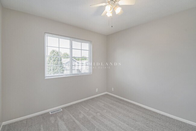 Building Photo - Multi-Level Elkhorn Home