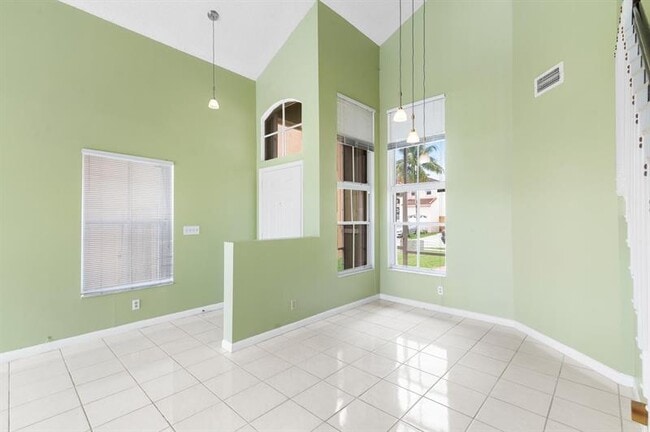 Building Photo - 3138 W Buena Vista Dr