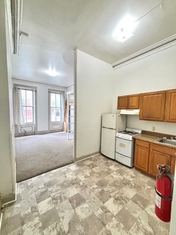 Primary Photo - 156 E Walnut St