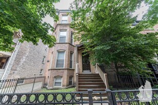 Building Photo - 853 W Wellington Ave