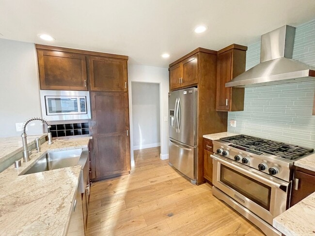 Building Photo - 4 bedroom updated West Torrance home